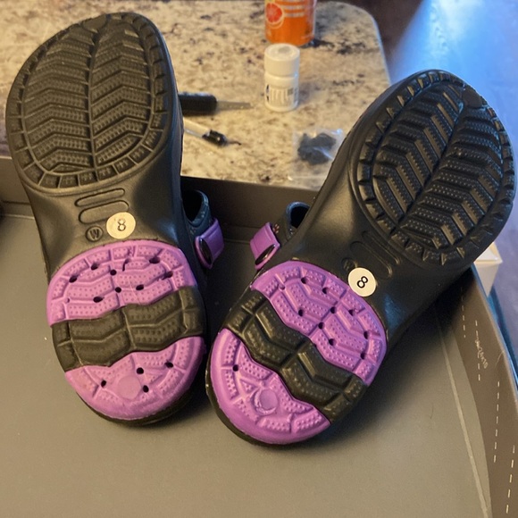 Purpley ‘Pawty’ crocs-like shoes. Hearts paws & Humane Society support! Sz. 8W - Picture 4 of 6
